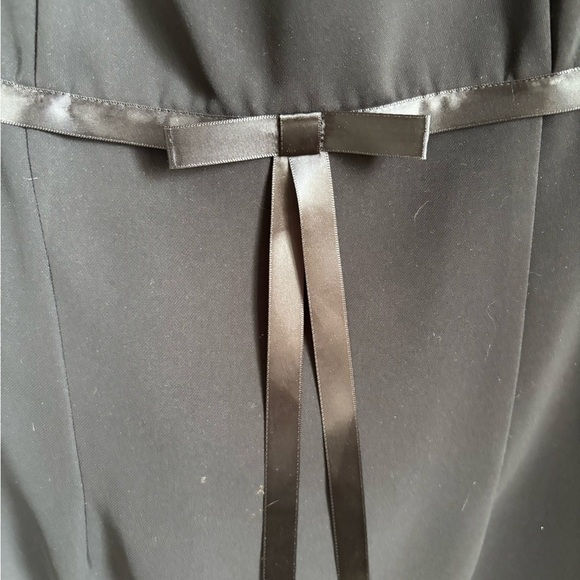 Elegant Black Dress with Pink Accents - Picture 4 of 5